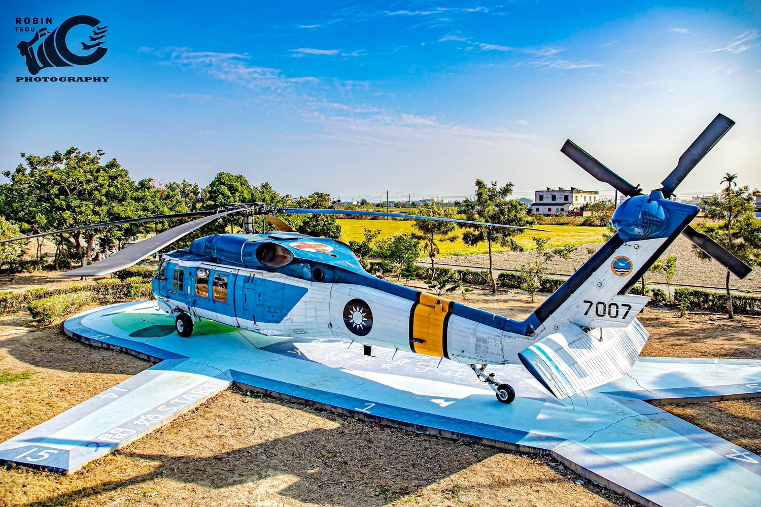 空軍救護隊的除役機S-70C “7007”運抵彰化縣福興鄉番婆社區陳展 - 第2張圖