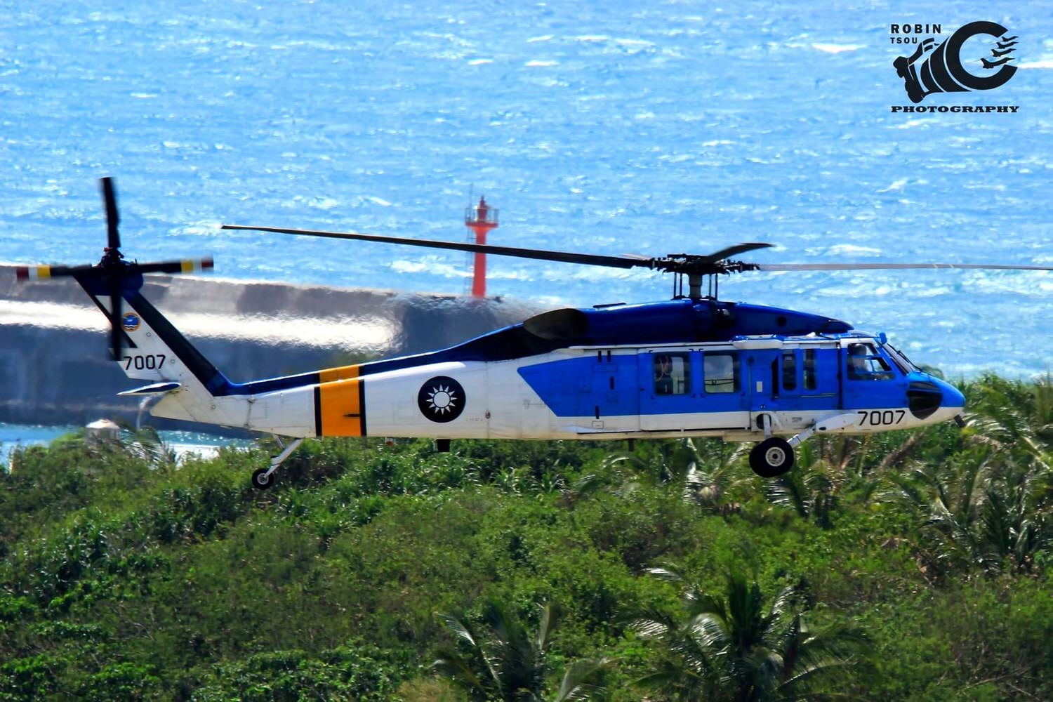 空軍救護隊的除役機S-70C “7007”運抵彰化縣福興鄉番婆社區陳展 - 第4張圖