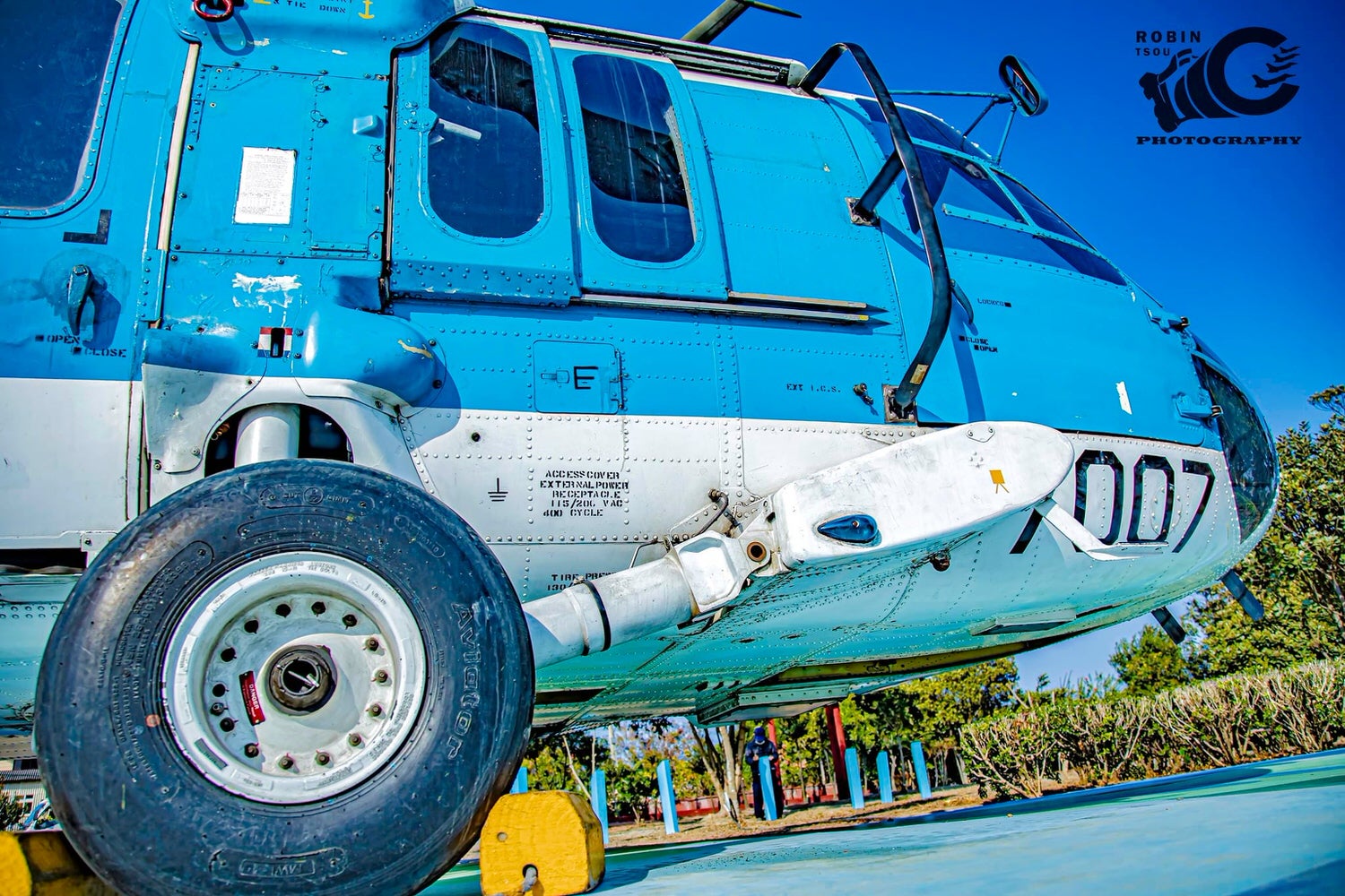 空軍救護隊的除役機S-70C “7007”運抵彰化縣福興鄉番婆社區陳展 - 第3張圖