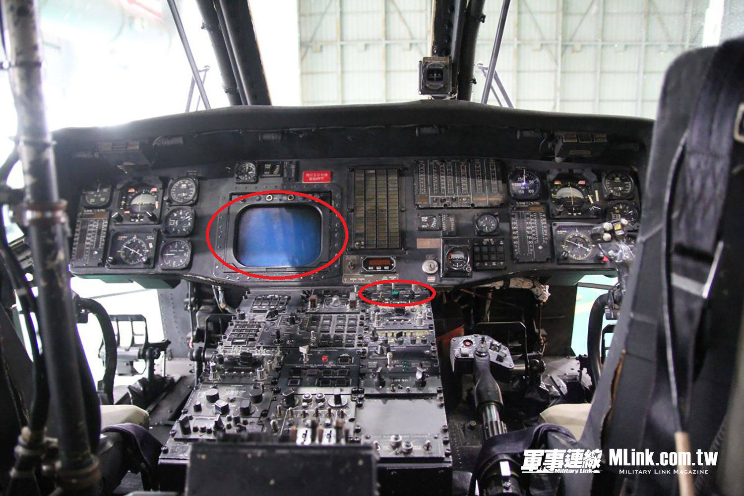 已經除役的S 70C 1A直升機，可以透過DF 301方向定位儀等裝備右搜尋求救訊號，並可顯示在A