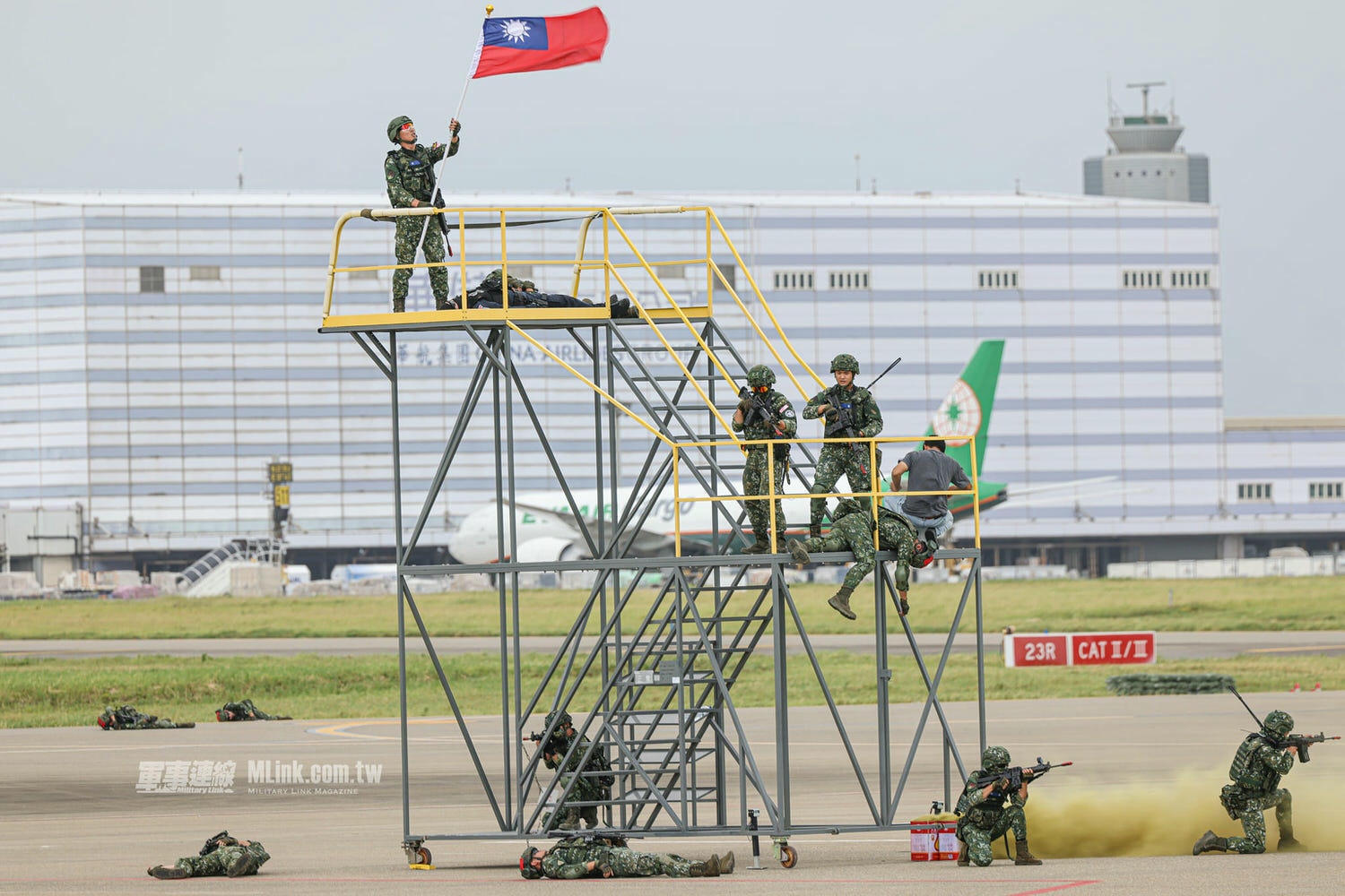 漢光39號演習桃園國際機場反空機降作戰演練 - 第4張圖
