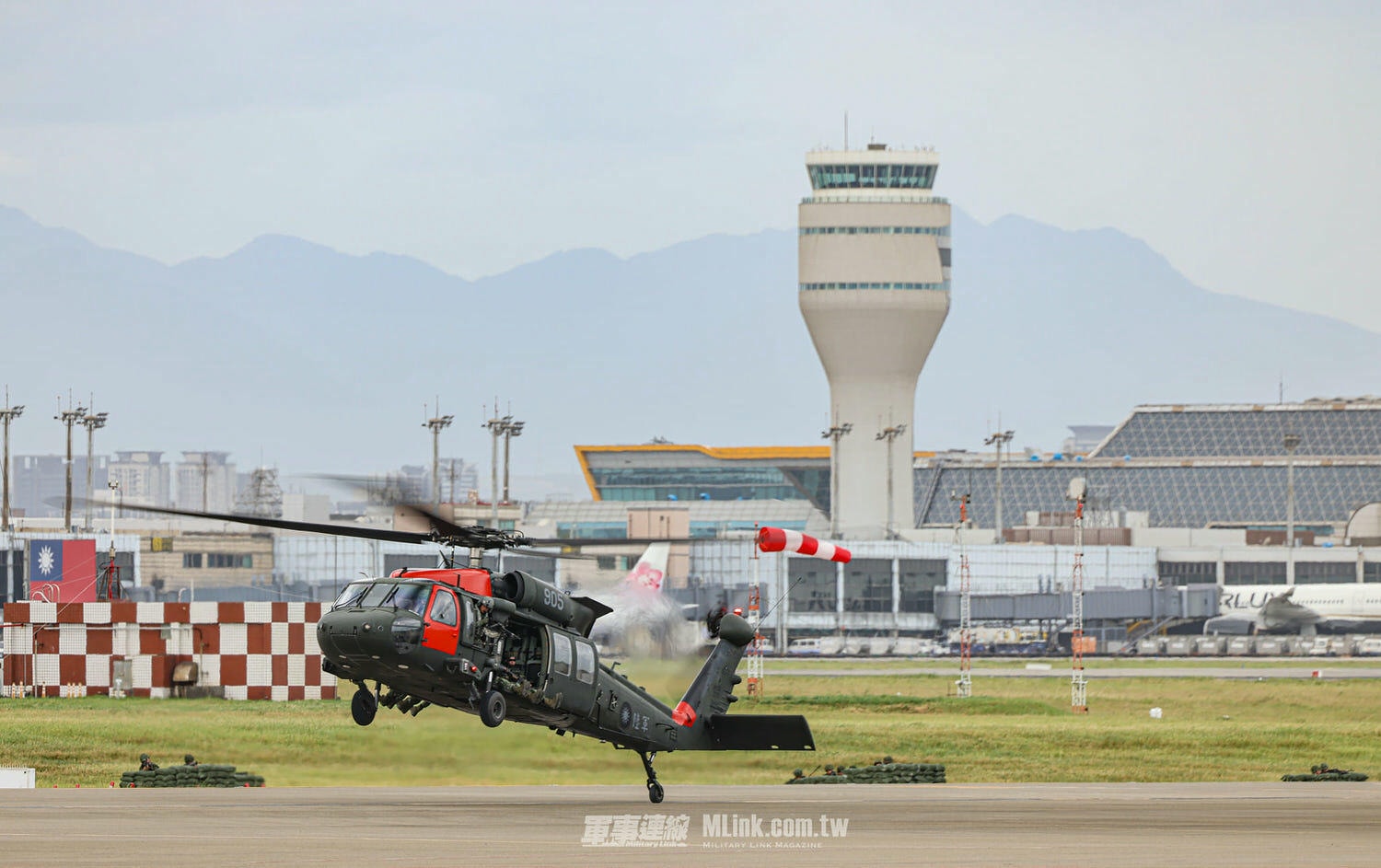漢光39號演習桃園國際機場反空機降作戰演練 - 第10張圖