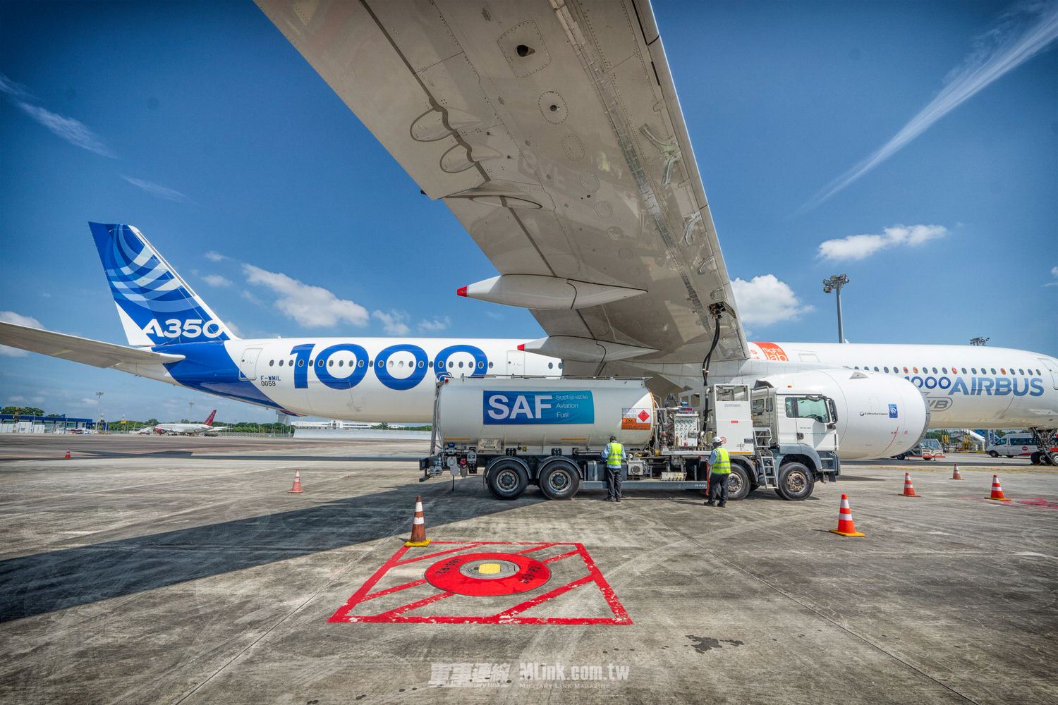 20230218 Airbus A350 1000 flies with SAF at Singapore Airshow 1