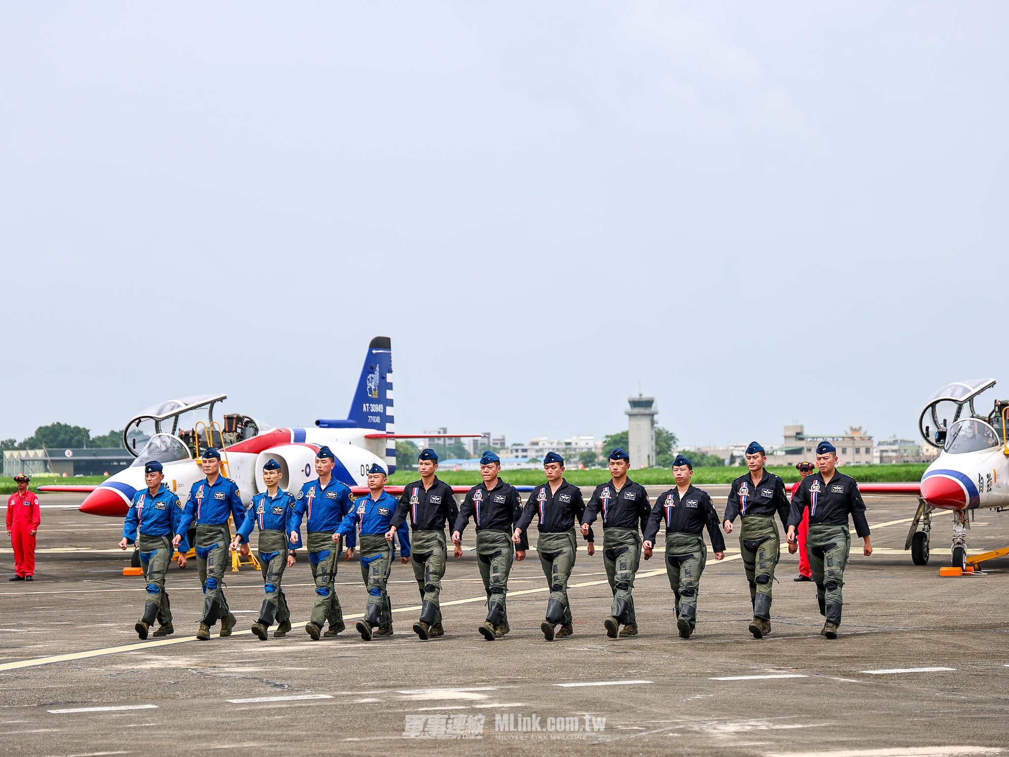 雷虎小組傳承交接典禮暨勇鷹高教機噴煙性能展示 - 第9張圖